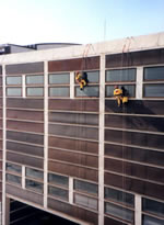 Neteja de vidres en fa&ccedil;ana